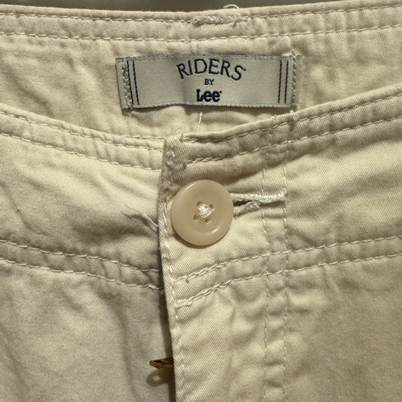 Lee Riders Sz 6M Cream Cargo Capris VGUC 😊😊 - Picture 10 of 14